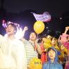 -2010년9월 11일 종로 보신각에서 열린 4대강 공사중단을 위한 10만 국민행동 문화제 행사에서 많은 참가자가 환호하며 4대강저지에 대한 열의를 다지고 있다.