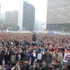 -11월 7일 오후 서울 시청광장에서 열린 "G20반대! 전태일열사 정신계승! 2010 전국노동자대회" 참가자들이 구호를 외치고 있다.