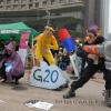소통의 음향대포?-전국노동자대회를 앞두고 참가자들이 이명박의 G20을 이용한 민주주의 탄압을 상징하는 퍼포먼스를 진행하고 있다.