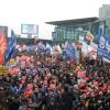-G20 서울 정상회의가 개막한 11일 오후 2시부터 서울역 광장에서 "경제위기 고통전가 G20 반대" 민중행동이 열렸다.