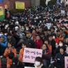 -11월 20일 울산 현대자동차 공장 앞에서 비정규직 점거 파업을 지지하는 집회가 열렸다.