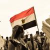 시위대 일부를 리드하고 있는 한 이집트 소녀-지난 2월 1일 이집트 카이로 타흐리르 광장에 모인 수백만명의 시위대가 무바라크 퇴진을 요구하고 있다.