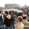 "무바라크가 떠나기 전엔 어떤 대화도 없다."-지난 2월 1일 이집트 카이로 타흐리르 광장에 모인 수백만명의 시위대가 무바라크 퇴진을 요구하고 있다.