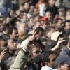 -지난 2월 2일 이집트 카이로 타흐리르 광장에 친 무바라크 시위대와 무바라크 퇴진을 요구하는 민중들이 서로 시위를 벌였다.