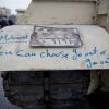 -2월 3일 한 탱크에는 "무바라크는 떠나라"는 문구가 적혀있다.