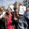 -2월 9일 파업을 한 국영 텔레콤이집트 노동자들이 카이로 람세스에서 민주화시위대와 함께 했다. 이들은  이들은 노동자들에게는 최저임금을, 사장들에게는 한계임금을 요구하고 있다.