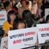 -점거 2일째인 5월 31일 오후 서울대 본관 앞에서 법인화에 반대하는 촛불 문화제가 열렸다.
