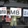 -미군 성폭행사건이 연일 이어진 가운데 15일 오후 광화문 미국 대사관 앞에서 시민사회단체 회원들이 미국 오바마 대통령의 공식 사과와 SOFA 개정을 촉구하는 퍼포먼스를 하고 있다.