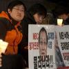 MBC 망가뜨린 김재철 사장-21일 오후 여의도 MBC 사옥 앞에서 열린 "촛불이 빛나는 밤에" 파업 지지 문화제에서 MBC 노동자들이 팻말을 들고 있다.