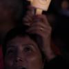 -10월 26일 오후 서울역 광장에서 ‘국가정보원 정치공작 대선개입 시민사회시국회의’ 주최로 열린 ‘국정원 정치 공작 규탄 제17차 범국민촛불대회’에서 파업을 준비중인 학교비정규직 노동자가 촛불을 들고 있다.