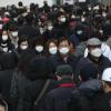 -공적 마스크를 사기위해 엄청나게 많은 사람들이 서울 양천구 행복한백화점으로 몰렸다.