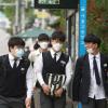 -코로나바이러스 지역 감염 우려가 여전한 가운데 5월 20일 오전 서울 서초구  서울고등학교 3학년 학생들이 등교를 하고 있다. 