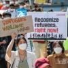 -이집트 난민들과 이들을 지지하는 한국인들이 국가인권위를 향해 행진하고 있다.