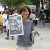 -7월 8일 오후 서울 시청역 인근 세종대로에서 열린 윤석열 퇴진 집회에서 〈노동자 연대〉 신문이 판매되고 있다.
