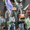 -7월 15일 오후 윤석열 퇴진 촛불 전국 집중 집회 참가자들이 용산 대통령실에서 세종대로를 향해 서울 도심을 행진하고 있다.