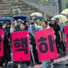 -7월 15일 오후 윤석열 퇴진 촛불 전국 집중 집회 참가자들이 용산 대통령실에서 세종대로를 향해 서울 도심을 행진하고 있다