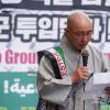 -4월 13일 오후 팔레스타인 연대 30차 집회에서 실천불교승가회 공동대표이자 ‘아시아의 친구들’의 공동대표인 일문 스님이 발언을 하고 있다. 