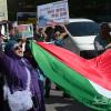 -4월 13일 오후 다양한 국적의 팔레스타인 연대 30차 집회 참가자들이 서울 도심을 행진하며 구호를 외치고 있다.