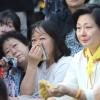 -4월 13일 오후 서울시청 앞에서 열린 세월호 참사 10주기 <4.16기억문화제>에 참가한 시민이 눈물을 흘리고 있다.