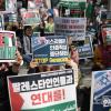 -3월 23일 오후 서울 광화문 교보문고 정문 앞에서 열린 27차 팔레스타인 연대 집회에서 참가자들이 구호를 외치고 있다.