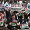 -3월 23일 오후 서울 광화문 교보문고 정문 앞에서 열린 27차 팔레스타인 연대 집회에서 참가자들이 구호를 외치고 있다.