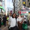 -3월 23일 오후 명동 거리에서 외국인 관광객들이 구호를 따라 외치며 팔레스타인인들에게 연대를 보내고 있다.